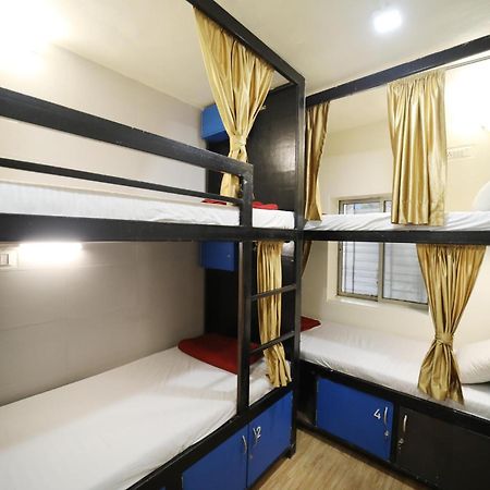 Social Hubz Hostel Mumbai Bagian luar foto