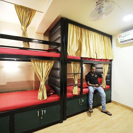 Social Hubz Hostel Mumbai Bagian luar foto