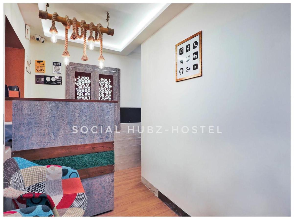 Social Hubz Hostel Mumbai Bagian luar foto