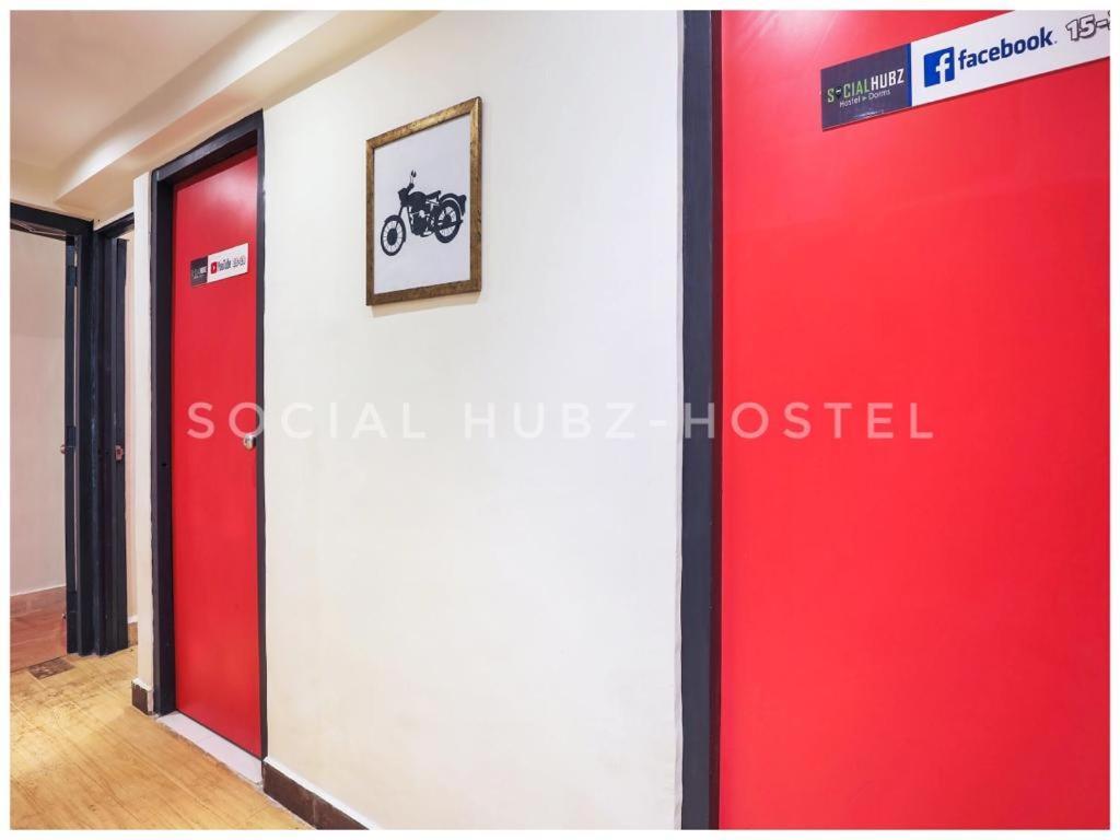 Social Hubz Hostel Mumbai Bagian luar foto