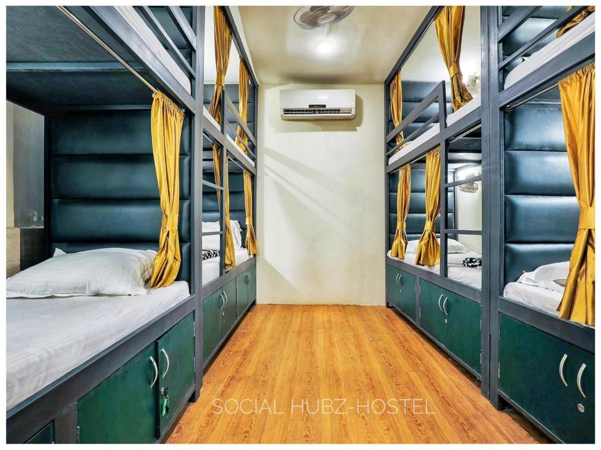 Social Hubz Hostel Mumbai Bagian luar foto