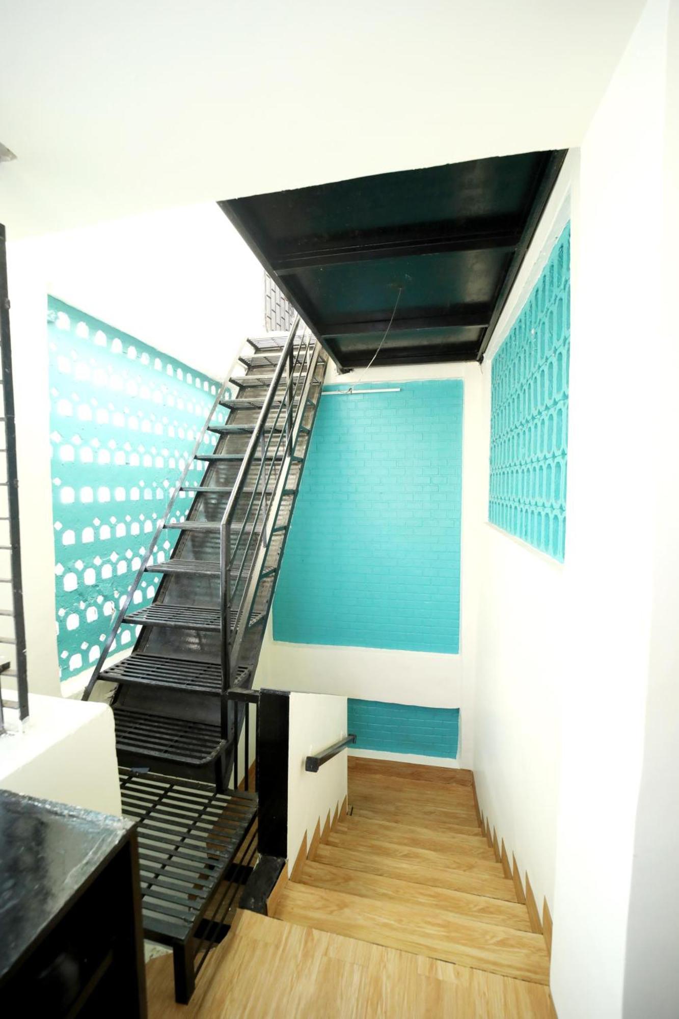Social Hubz Hostel Mumbai Bagian luar foto