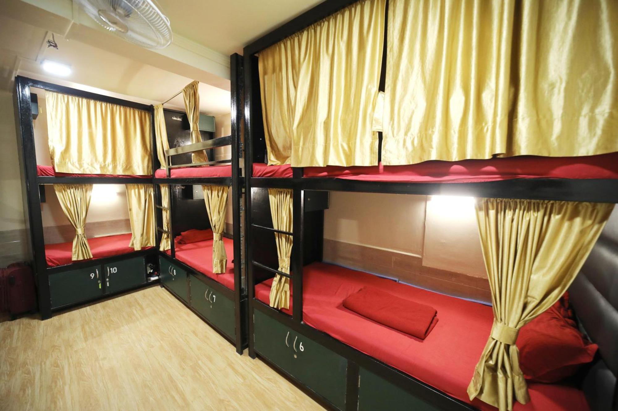 Social Hubz Hostel Mumbai Bagian luar foto