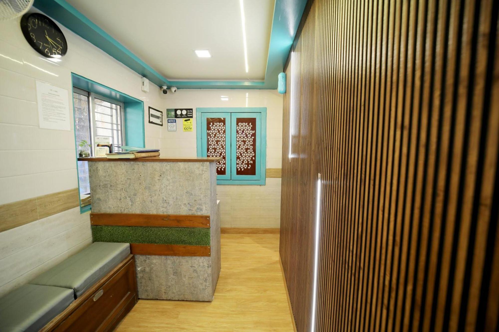Social Hubz Hostel Mumbai Bagian luar foto