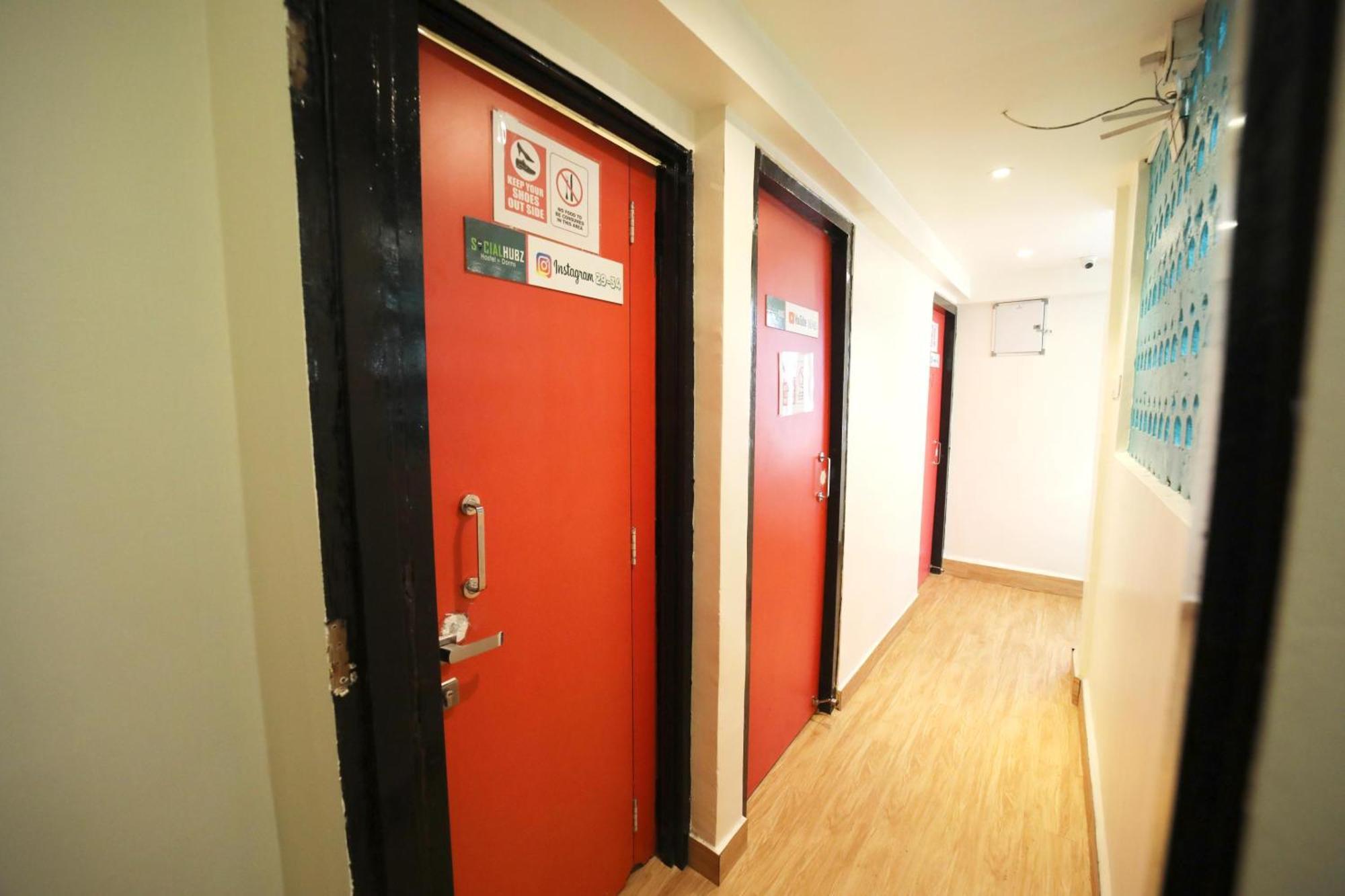 Social Hubz Hostel Mumbai Bagian luar foto