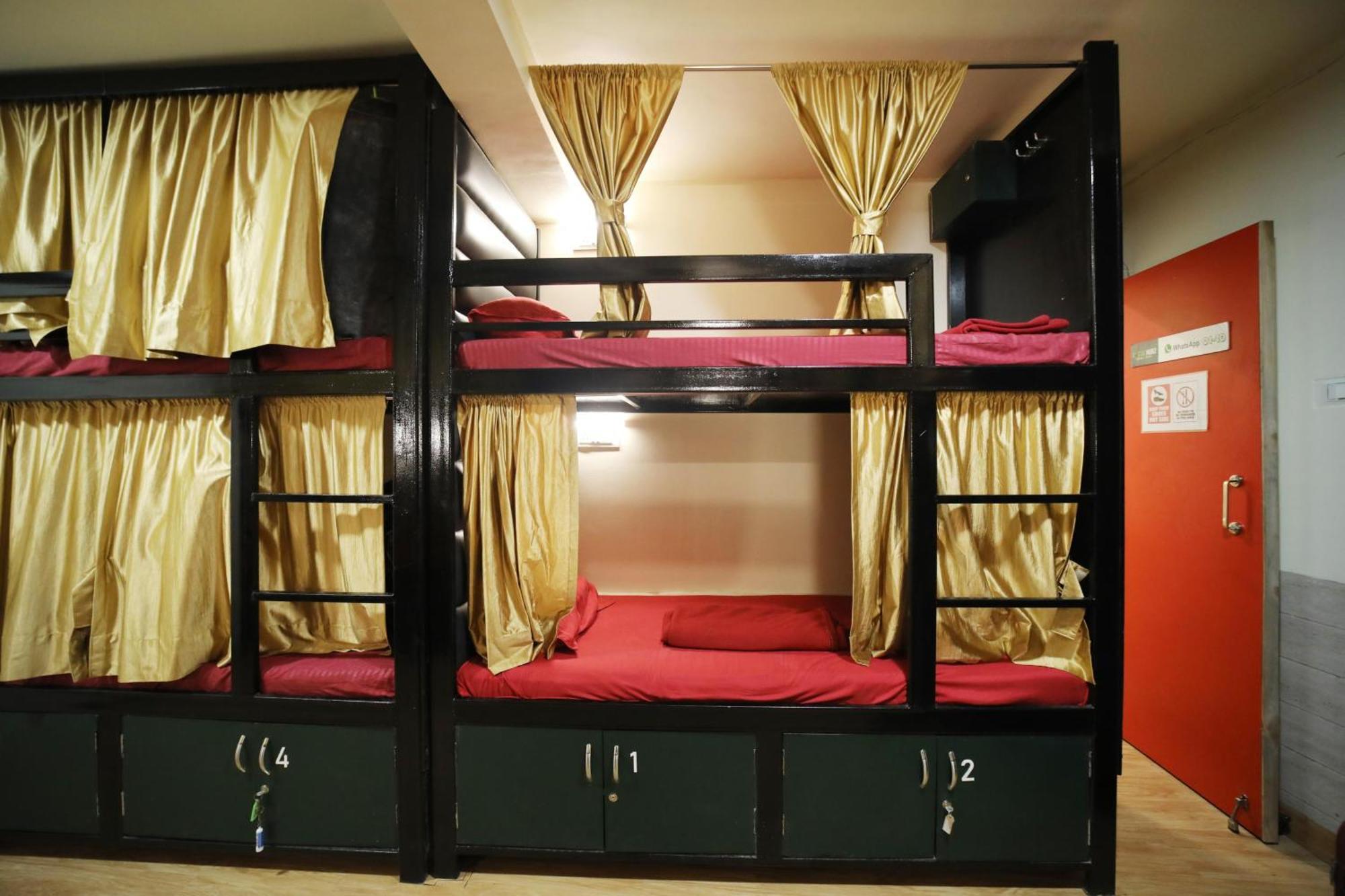 Social Hubz Hostel Mumbai Bagian luar foto