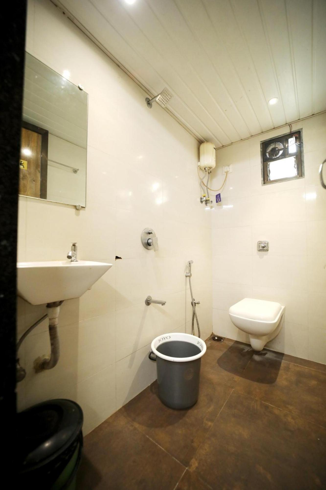 Social Hubz Hostel Mumbai Bagian luar foto