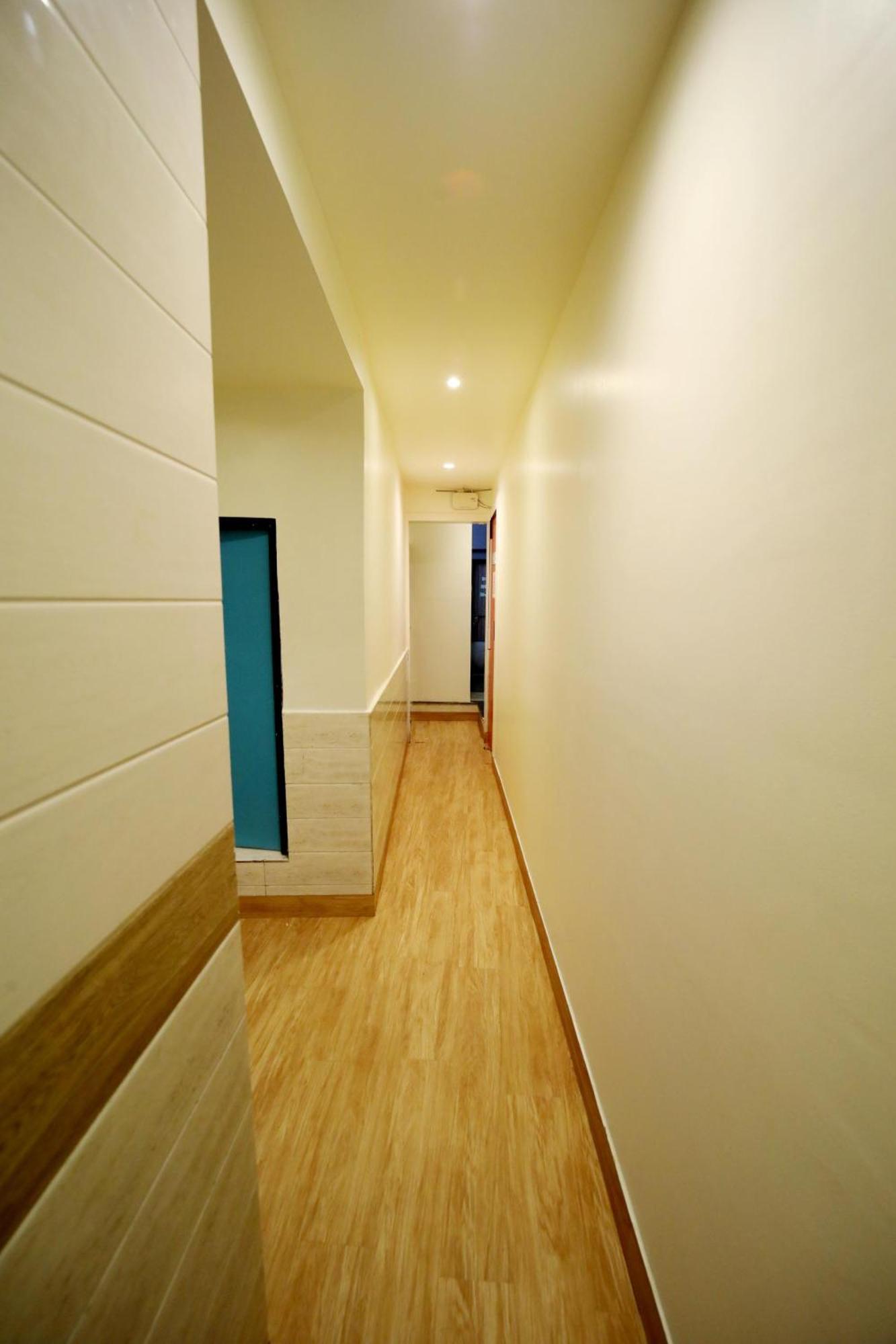 Social Hubz Hostel Mumbai Bagian luar foto