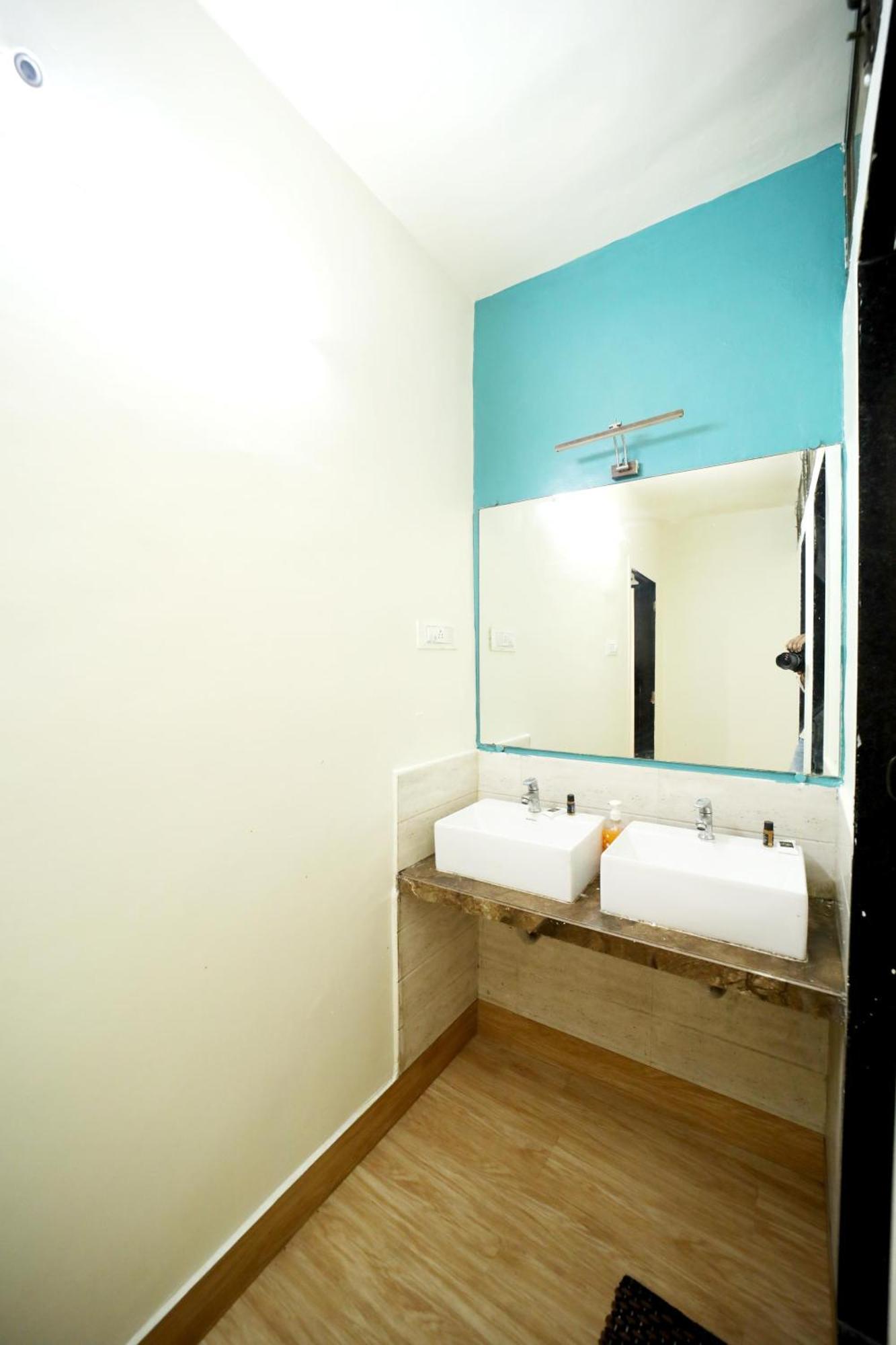 Social Hubz Hostel Mumbai Bagian luar foto