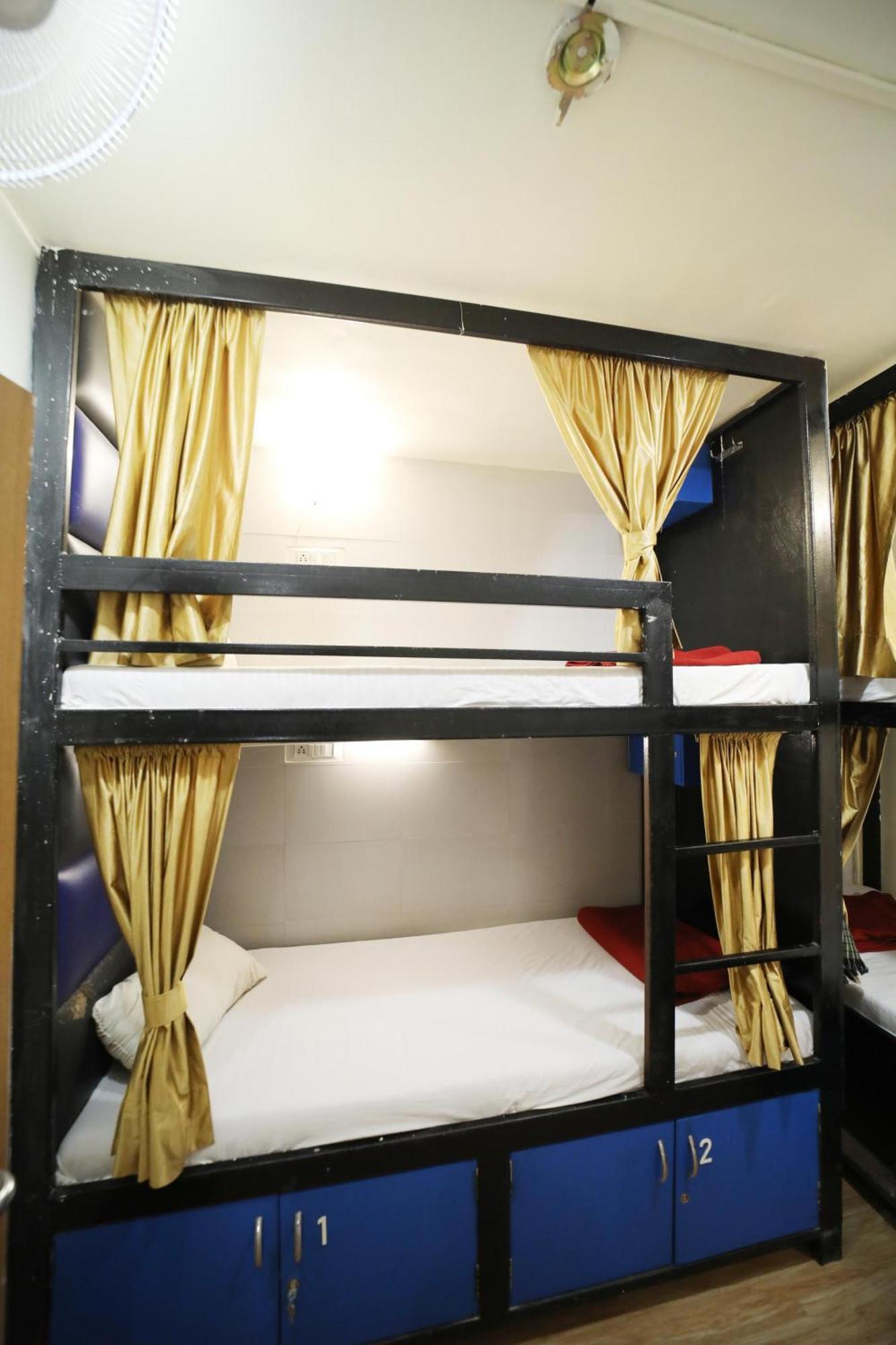 Social Hubz Hostel Mumbai Bagian luar foto